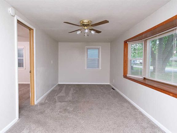 4th image of 414 Superior Ave