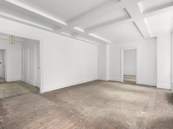 345 East 57th Street image 2 of 11