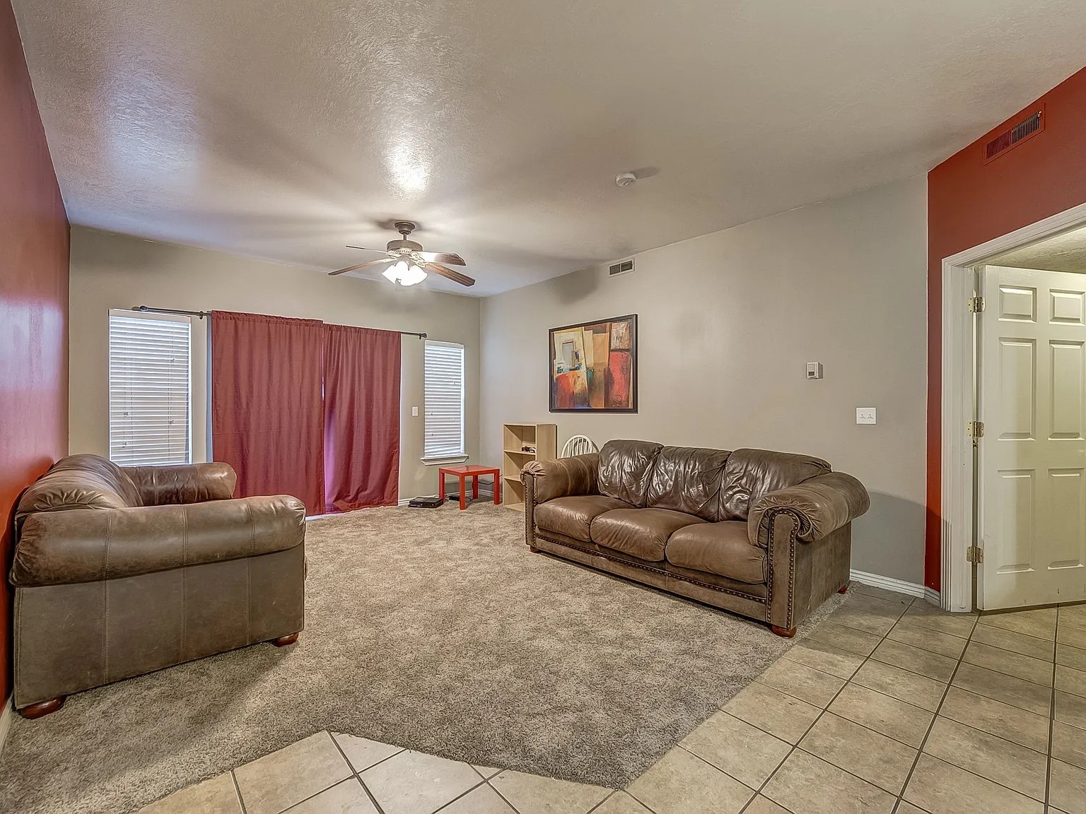 3 bed, 1212 sqft, $549 — Photo 2