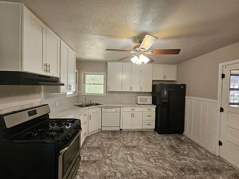 1506 Live Oak Dr — Photo 7