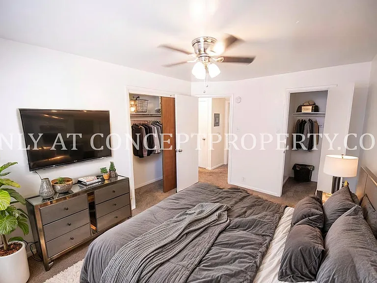 425 E 3rd Ave — Photo 4