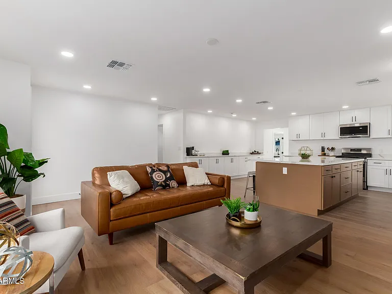 8401 E San Miguel Ave — Photo 4