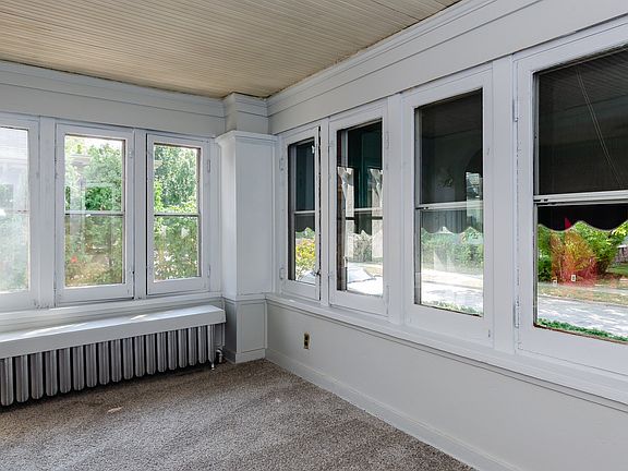5th image of 524 Carpenter Ave