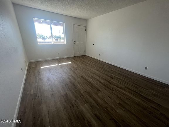 5th image of 224 S DORAN Street