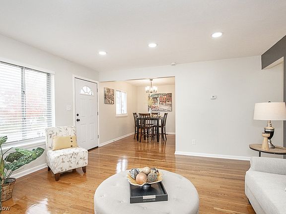 2nd image of 16817 Chateau Ave