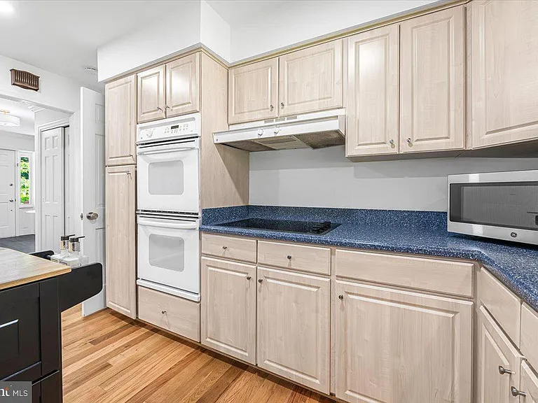 4025 N River St — Photo 16