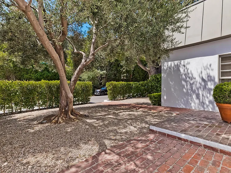 1448 N Beverly Dr — Photo 5
