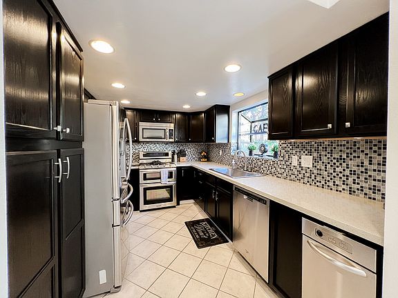 5th image of 21900 Marylee St Unit 278
