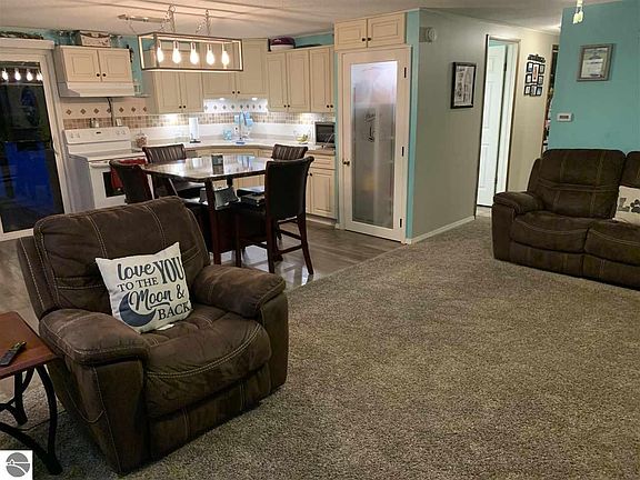 5th image of 1820 Beach Dr