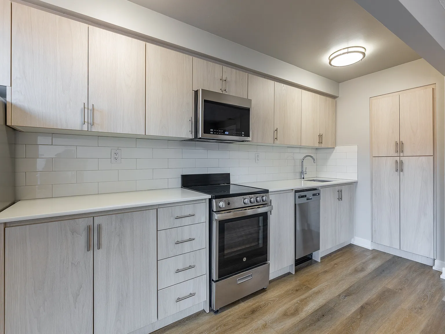 Sherwood Court Apartments — Photo 3