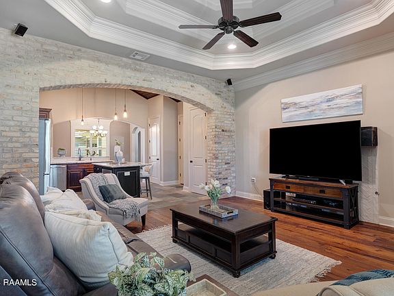 5th image of 201 Golden Cypress Dr