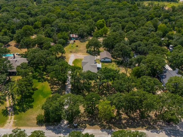 212 Circle Dr, Venus, TX 76009