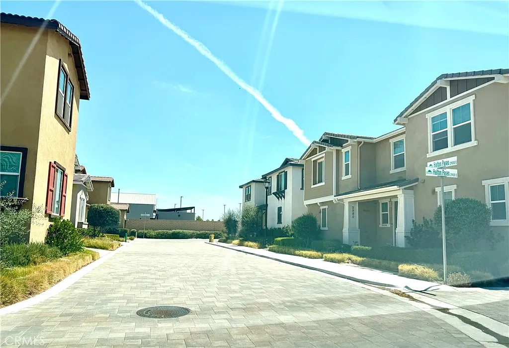 4 bed, 2043 sqft, $3,600 — Photo 3