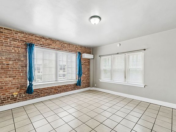 3rd image of 518 NW 12th St APT 12