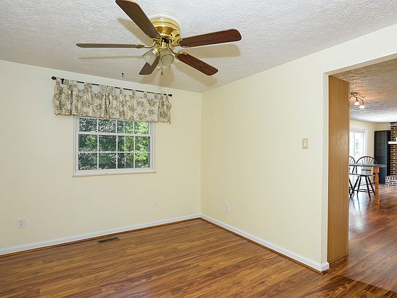 Dining room-kitchen
