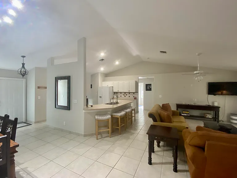 1094 Raintree Ln — Photo 11
