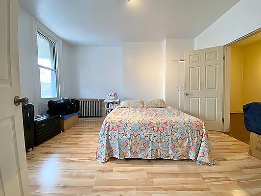 3rd image of 435 Lorimer St Floor 3