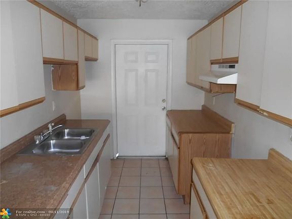4th image of 1112 NW 8th Ave #1112