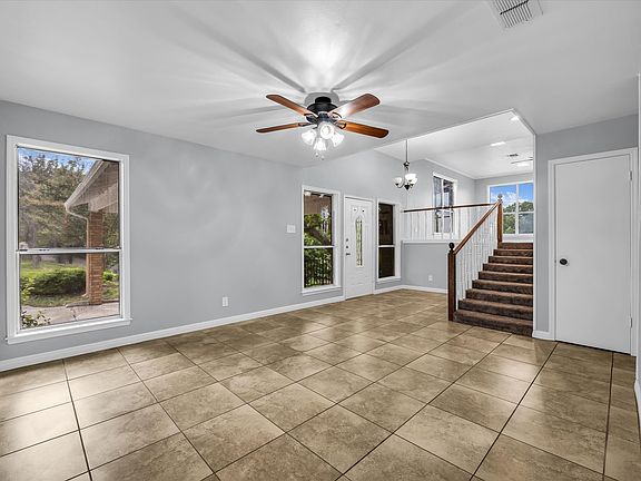 4th image of 1133 Valley Ridge Dr