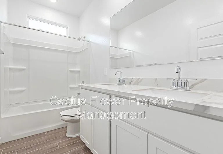2124 W Sombra Ave — Photo 25