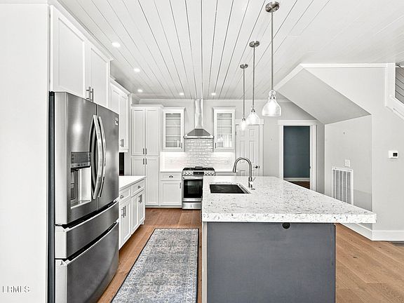 3rd image of 9 Holbrook Drive