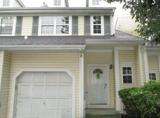 27 Scarborough Dr, Smithtown, NY 11787