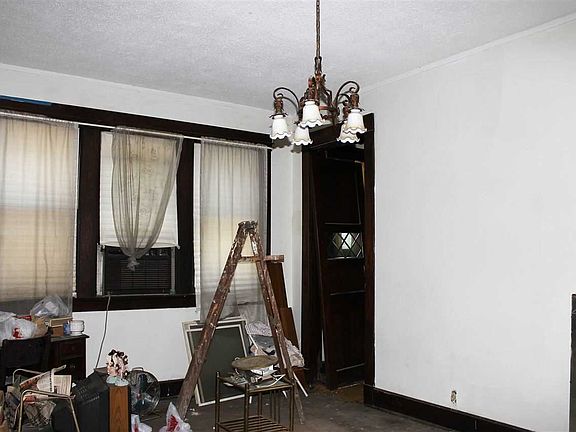 3rd image of 609 E Powell Ave