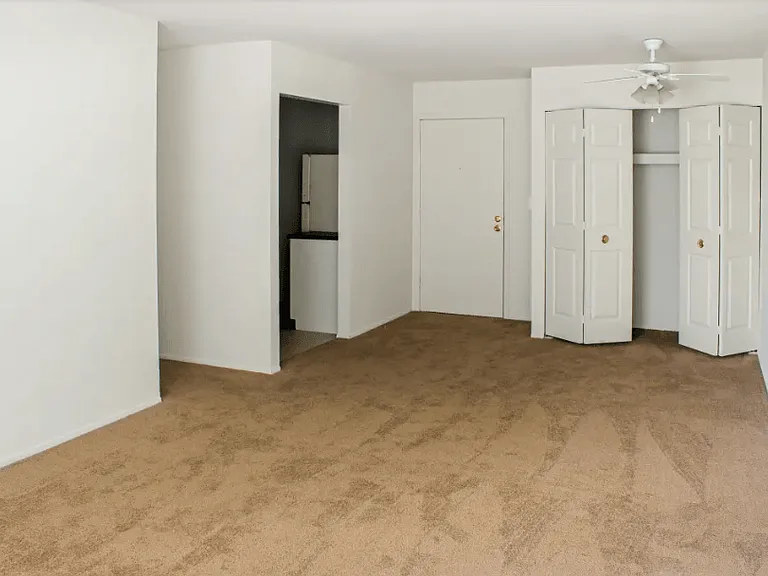 Richmond Club Apartments — Photo 8
