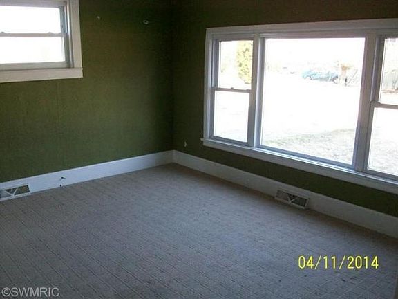 4th image of 303 Walter St