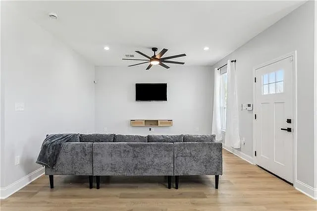 3 bed, 2.0 bath, 1100 sqft, $1,750 — Photo 4