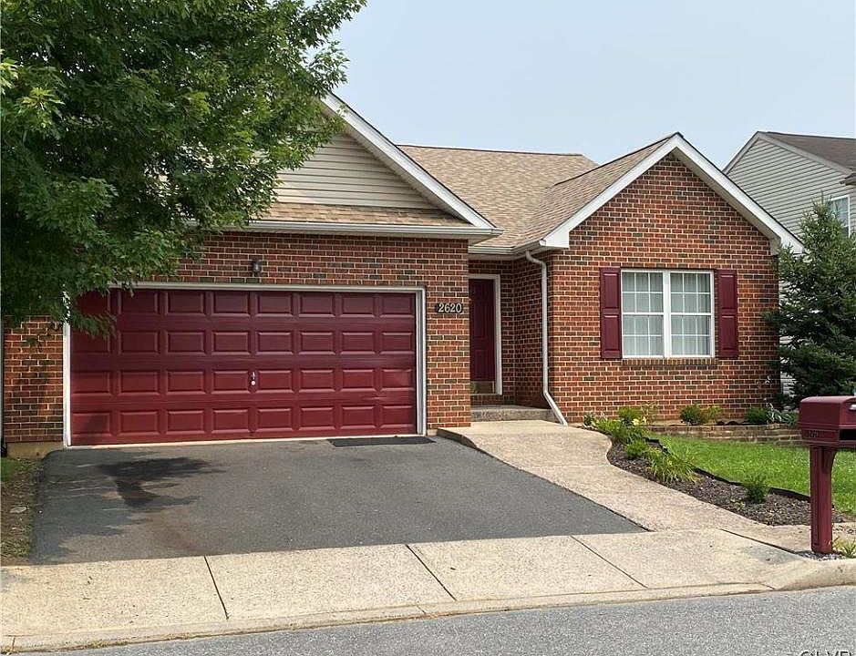 1st image of 2620 Hickory Dr