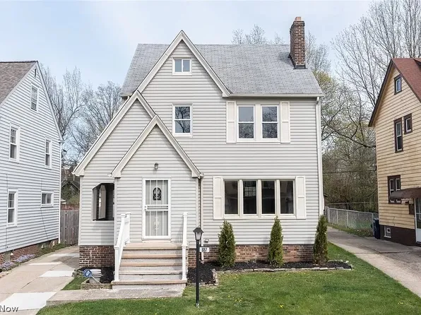887 Selwyn Rd, Cleveland Heights, OH 44112