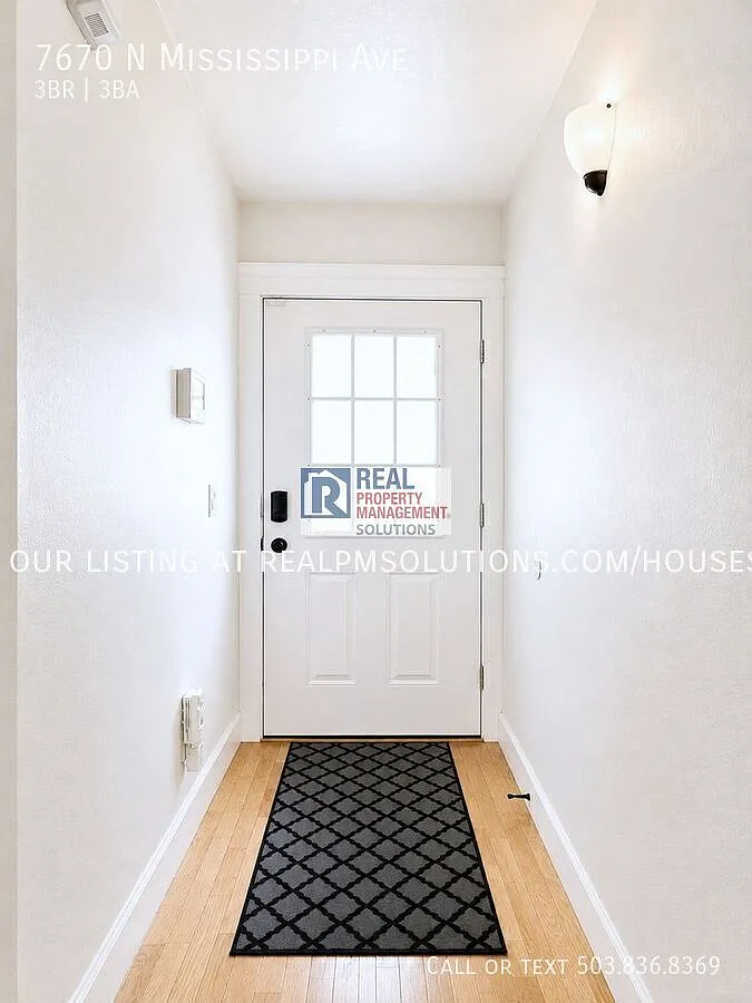 Modern 3-Bedroom Piedmont Home with Fenced Yard, Garage & Excellent North Portland Access — Photo 4
