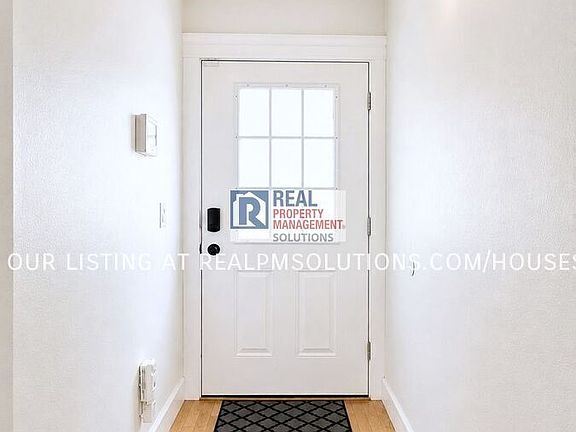 4th image of 7670 N Mississippi Ave