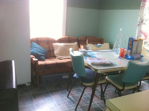 Victorian 2nd fl Kitchenette