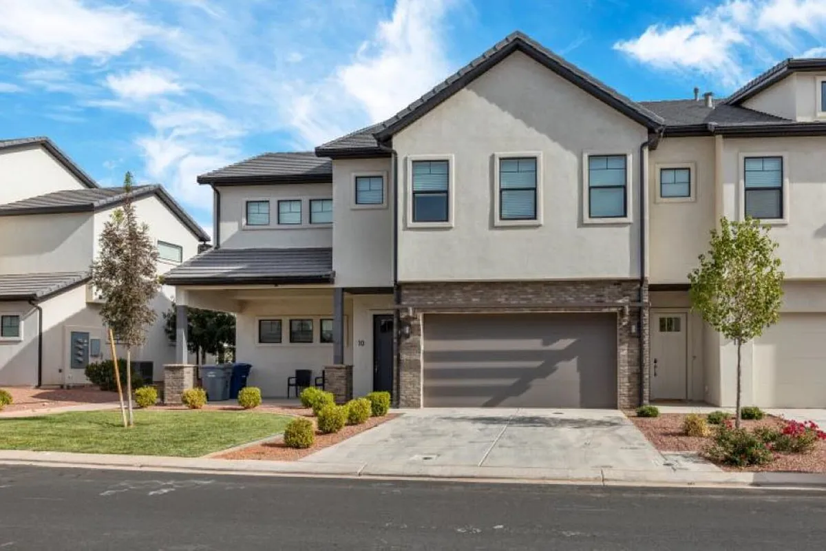 Building Photo - Ocotillo Way