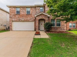 3904 Country Ln, Fort Worth, TX 76123