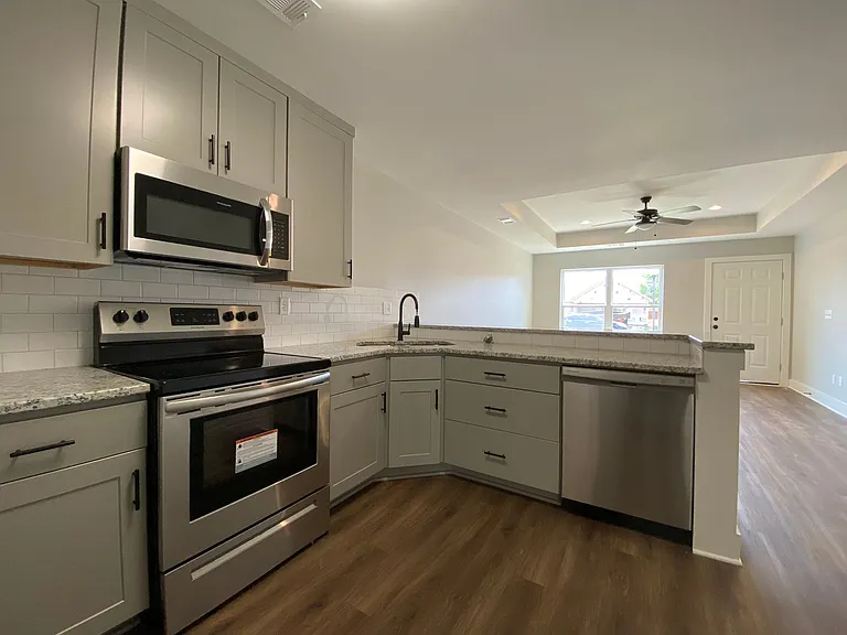 6228 Burbank Crossing Loop — Photo 13