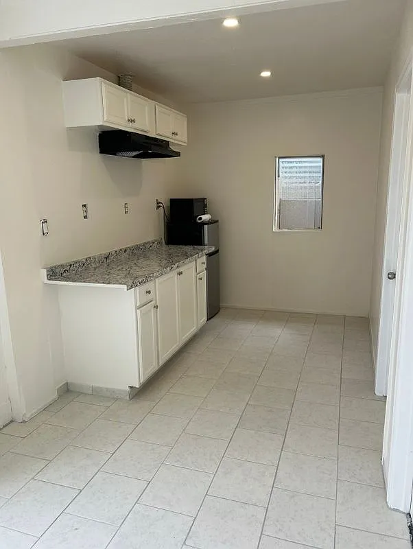 1 bed, 1.0 bath, 400 sqft, $850 — Photo 1