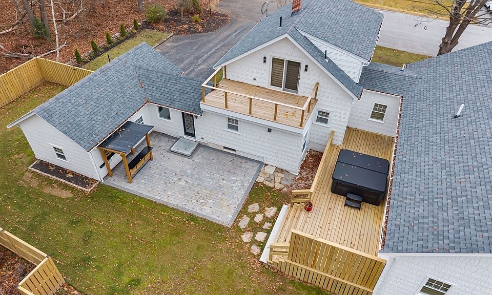 1st image of 7 Nipmuck Dr