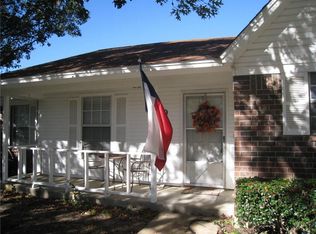 40 N Sharon Dr, Krum, TX 76249