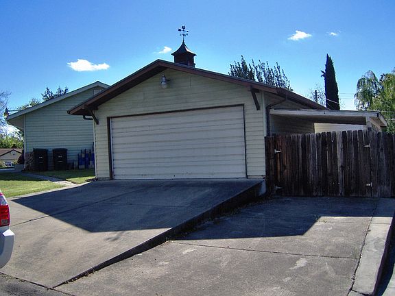 3rd image of 6611 Graham Cir