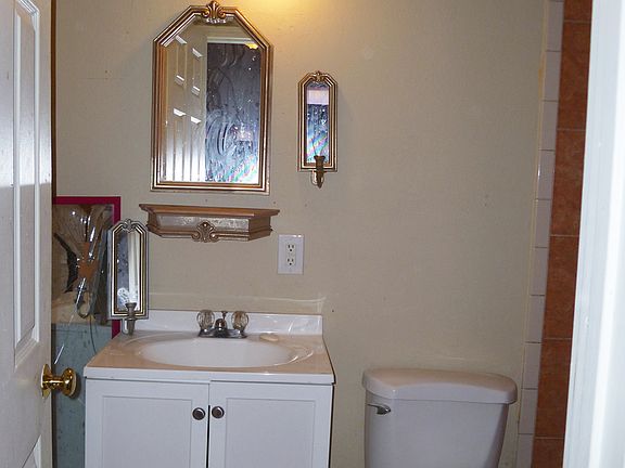3rd image of 515 W 16th St