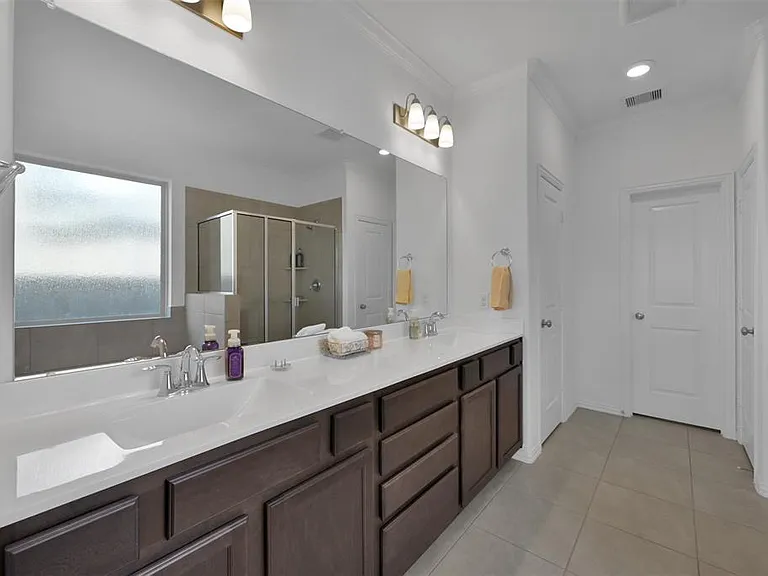 Red Buckeye Dr — Photo 15