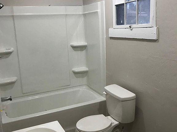 5th image of 395 NW Desoto St APT 101