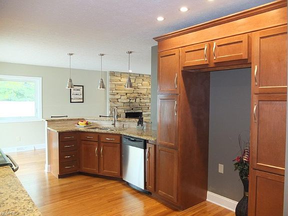 5th image of 2305 Hoffman Dr