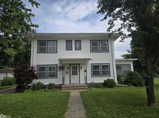 407 E Wall St, Centerville, IA 52544