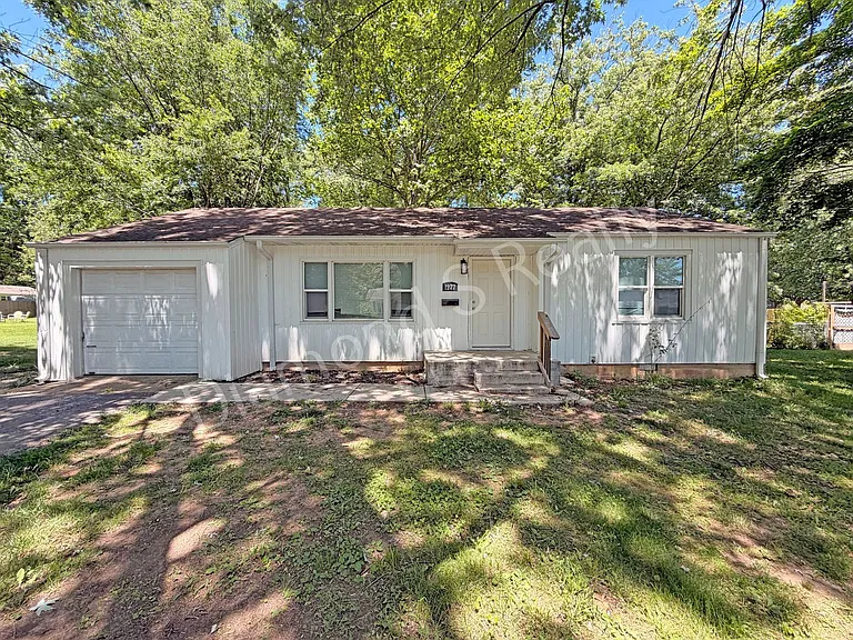 1277 E Wayland St — Photo 1
