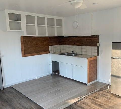 2nd image of 122 W Washington Ave #2