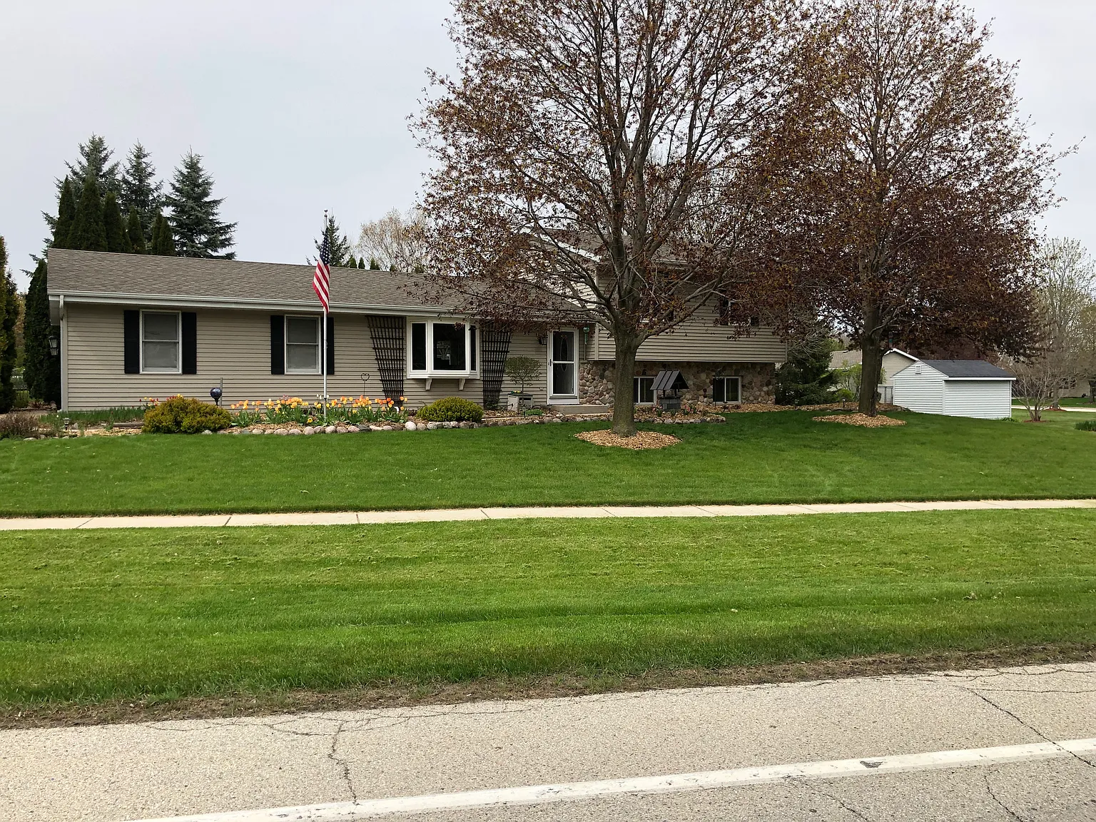 W198N16518 Linden Dr photo 1